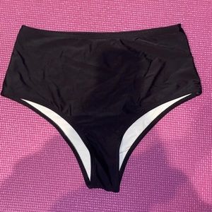 Highwaisted black bikini bottom